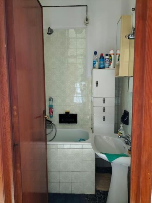 Casa Con Giardino: Varazze Luaran gambar