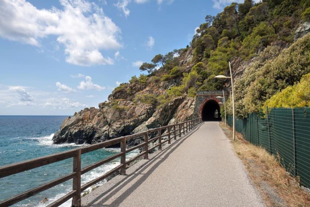 Casa Con Giardino: Varazze Luaran gambar